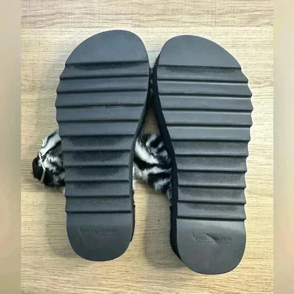 KOOLABURRA BY UGG ZEBRA SLIDES - Picture 3 of 6